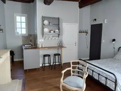 Cuisine ou kitchenette dans l'établissement Authentique studio au cœur de Bayeux