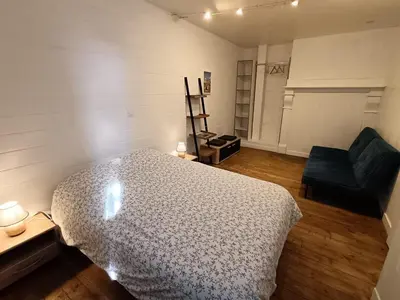 Un ou plusieurs lits dans un hébergement de l'établissement Le petit atelier, centre-ville, vue rivière