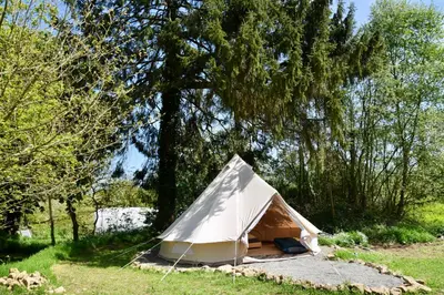 Jardin de l'établissement L'Angeberdière - Tente nature au calme