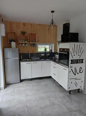 Cuisine ou kitchenette dans l'établissement LE GITE ADORE