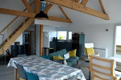Coin salon dans l'établissement Le perchoir avec vue mer, à 300m de la plage