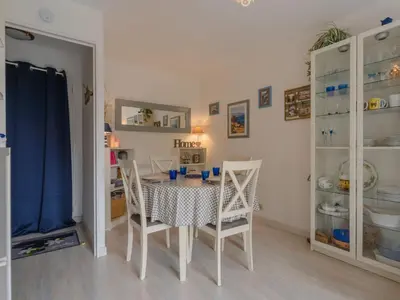 Cuisine ou kitchenette dans l'établissement Apartment Les Sylvestres-5 by Interhome