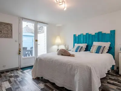 Un ou plusieurs lits dans un hébergement de l'établissement Holiday Home La Villa bleue by Interhome