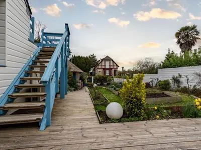 Jardin de l'établissement Holiday Home La Villa bleue by Interhome