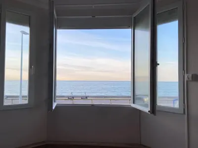 Vue générale sur la mer ou vue sur la mer prise depuis la villa