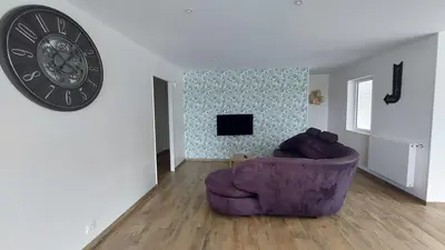 Télévision ou salle de divertissement dans l'établissement Gîte Les Sauvagines