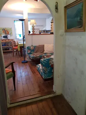 Coin salon dans l'établissement HERM'S Petite maison atypique et cour privative -