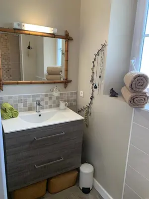Salle de bains dans l'établissement Chez Viviane
