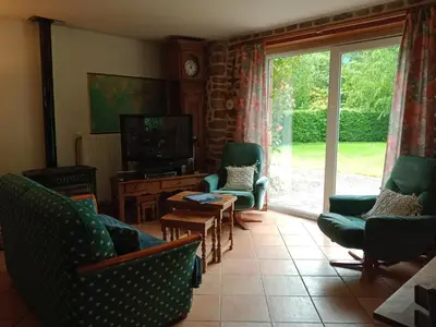 Télévision ou salle de divertissement dans l'établissement GITE LE PRESSOIR DE LA BAIE 20 km DU MONT ST MICHEL