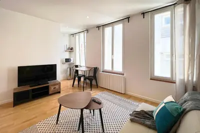 Télévision ou salle de divertissement dans l'établissement Appart 2 personnes Cherbourg Hyper centre