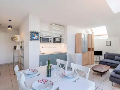 Cuisine ou kitchenette dans l'établissement Apartment Les Marines 1 et 2-7 by Interhome