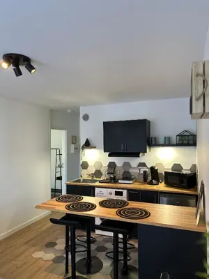 Cuisine ou kitchenette dans l'établissement L'échappée Cabourgeaise