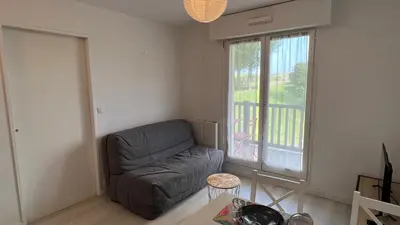 Coin salon dans l'établissement Appartement 2 pièces en rez-de-chaussée dans résidence avec accès direct à la plage
