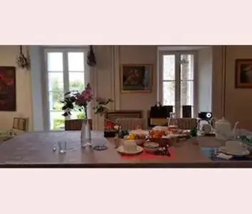 Nourriture dans le séjour chez l'habitant ou à proximité