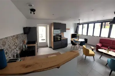 Cuisine ou kitchenette dans l'établissement Le Cormoran emplacement idéal, moderne très équipé