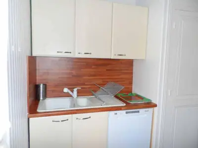 Cuisine ou kitchenette dans l'établissement Cabourg éventail 3min à pied de la plage