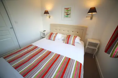 Un ou plusieurs lits dans un hébergement de l'établissement Hotel Restaurant Le Lion d'Or