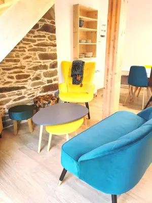 Coin salon dans l'établissement Le Domaine de la Férière