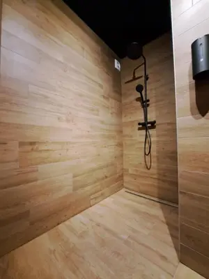 Salle de bains dans l'établissement La Bayeuzen - La Tropicale - Love Room