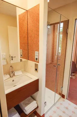 Salle de bains dans l'établissement Château Hôtel - Domaine de Coeurmandie