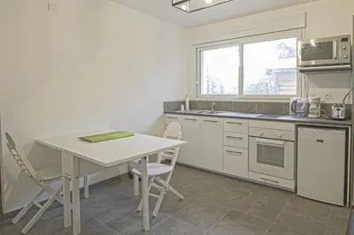 Cuisine ou kitchenette dans l'établissement Gold Beach Studio