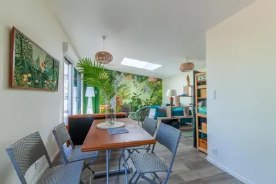 Coin salon dans l'établissement La Halte des Miquelots - Appt avec jardin