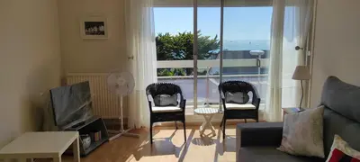 Télévision ou salle de divertissement dans l'établissement Studio avec vue sur mer à Granville. Plage à 3 min