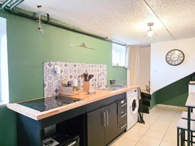 Cuisine ou kitchenette dans l'établissement Aux Berges Du Mont - Parking, 10 min Mont-Saint-Michel & Jardin