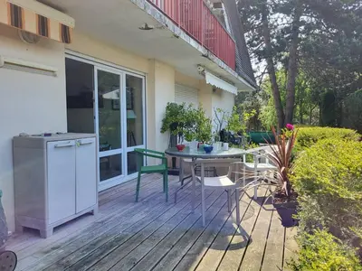 Jardin de l'établissement Appartement avec terrasse, parking et WiFi, 4 pers. à Merville Franceville - FR-1-465-98