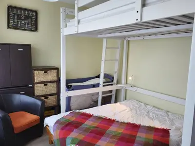 Un ou plusieurs lits dans un hébergement de l'établissement Appartement avec terrasse, parking et WiFi, 4 pers. à Merville Franceville - FR-1-465-98