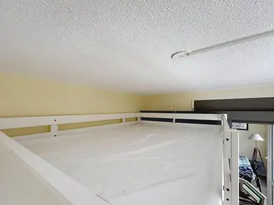Un ou plusieurs lits dans un hébergement de l'établissement Appartement avec terrasse, parking et WiFi, 4 pers. à Merville Franceville - FR-1-465-98