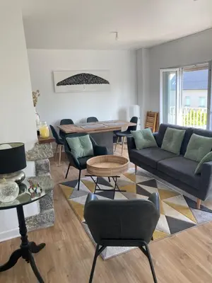 Coin salon dans l'établissement Maison de vacances Bréhal