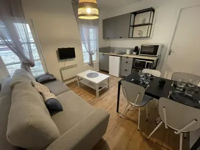 Télévision ou salle de divertissement dans l'établissement Saphir, Hyper centre ville au calme au fond d'une impasse