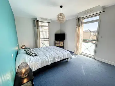 Un ou plusieurs lits dans un hébergement de l'établissement Appartement rénové avec ascenseur - Proche plage et centre-ville - FR-1-361-506