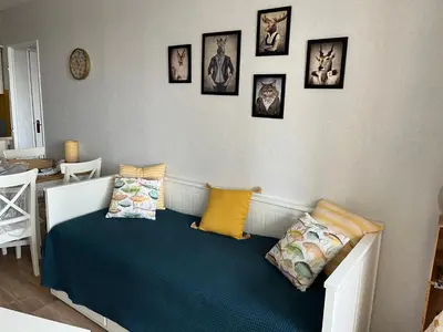 Un ou plusieurs lits dans un hébergement de l'établissement L'Escale ensoleillée, 2 pièces sur le Port proche Juno Beach