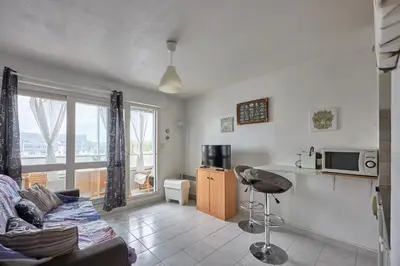 Cuisine ou kitchenette dans l'établissement Galys - Appt à 1 km de la plage