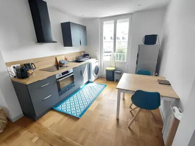 Cuisine ou kitchenette dans l'établissement Appartemement F2 refait à neuf hyper centre