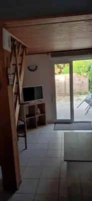 Télévision ou salle de divertissement dans l'établissement La chatière