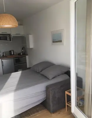 Un ou plusieurs lits dans un hébergement de l'établissement Un Balcon sur la Mer - Appt à 30m de la plage