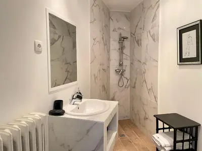 Salle de bains dans l'établissement L'Orangerie des Ursulines - Collection La 21ème Planche