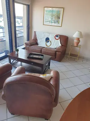 Coin salon dans l'établissement Le Guépratte