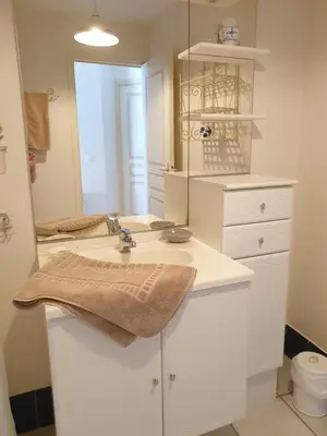 Salle de bains dans l'établissement Le Guépratte