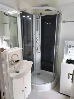 Salle de bains dans l'établissement SCIOTOT-BORD DE MER - LA GRANGE