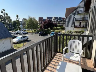 Balcon ou terrasse dans l'établissement Appartement T3 cosy, proche plage et thalasso, avec balcon et équipements modernes, WiFi inclus - FR-1-487-356