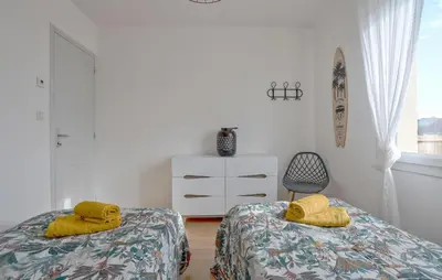 Un ou plusieurs lits dans un hébergement de l'établissement 2 Bedroom Stunning Home In Créances
