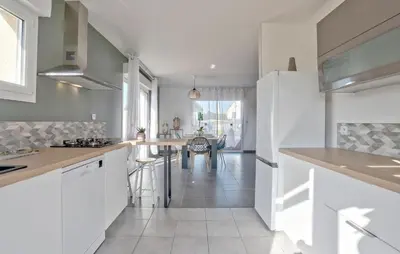Cuisine ou kitchenette dans l'établissement 2 Bedroom Stunning Home In Créances