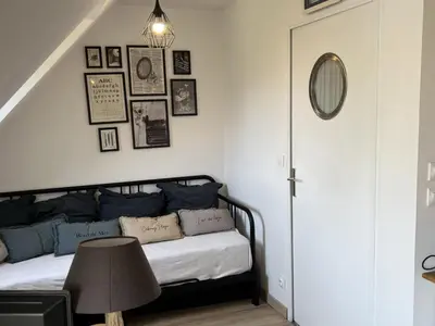 Coin salon dans l'établissement Accès direct plage, T3 mezzanine, 4 pers, balcon, parking, proche thalasso à Cabourg - FR-1-487-357