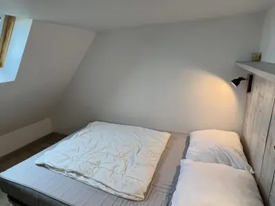 Un ou plusieurs lits dans un hébergement de l'établissement Accès direct plage, T3 mezzanine, 4 pers, balcon, parking, proche thalasso à Cabourg - FR-1-487-357