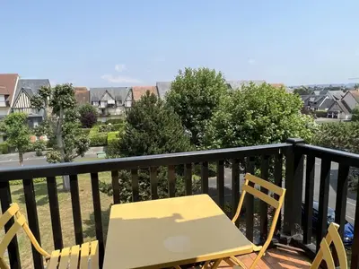 Balcon ou terrasse dans l'établissement Accès direct plage, T3 mezzanine, 4 pers, balcon, parking, proche thalasso à Cabourg - FR-1-487-357