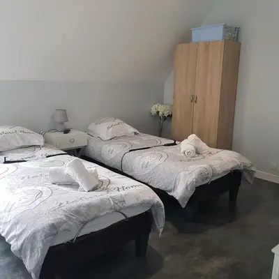 Un ou plusieurs lits dans un hébergement de l'établissement Entre Caen et la mer avec Piscine